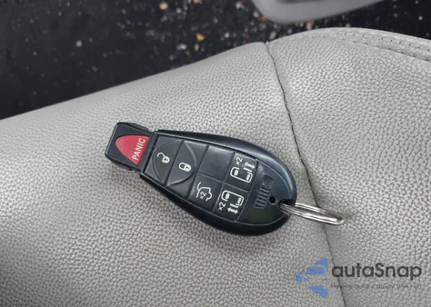 2015 Chrysler Town & Country Touring z USA, uszkodzony, nr VIN 2C4RC1BG7FRW77334